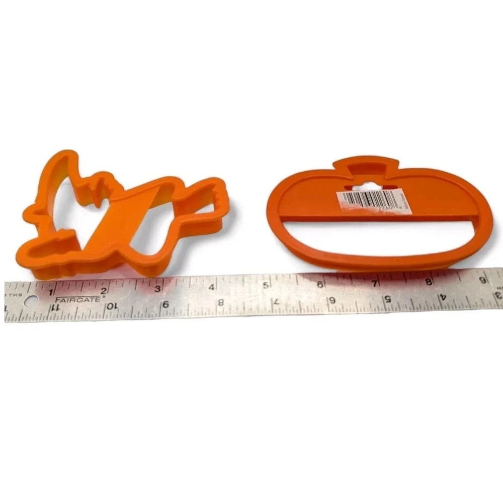 Wilton and Ekco this vintage